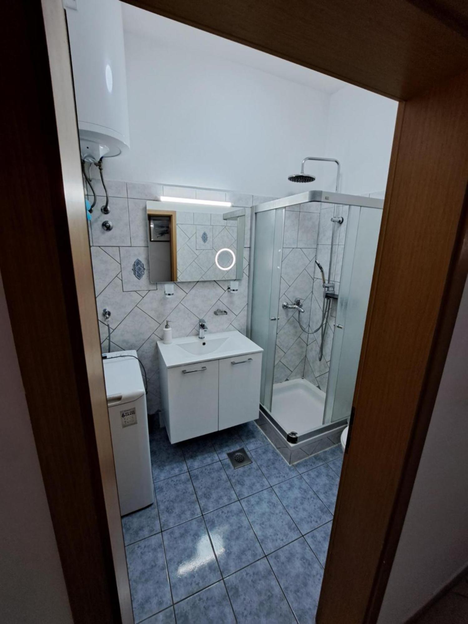 Apartma Caveromane